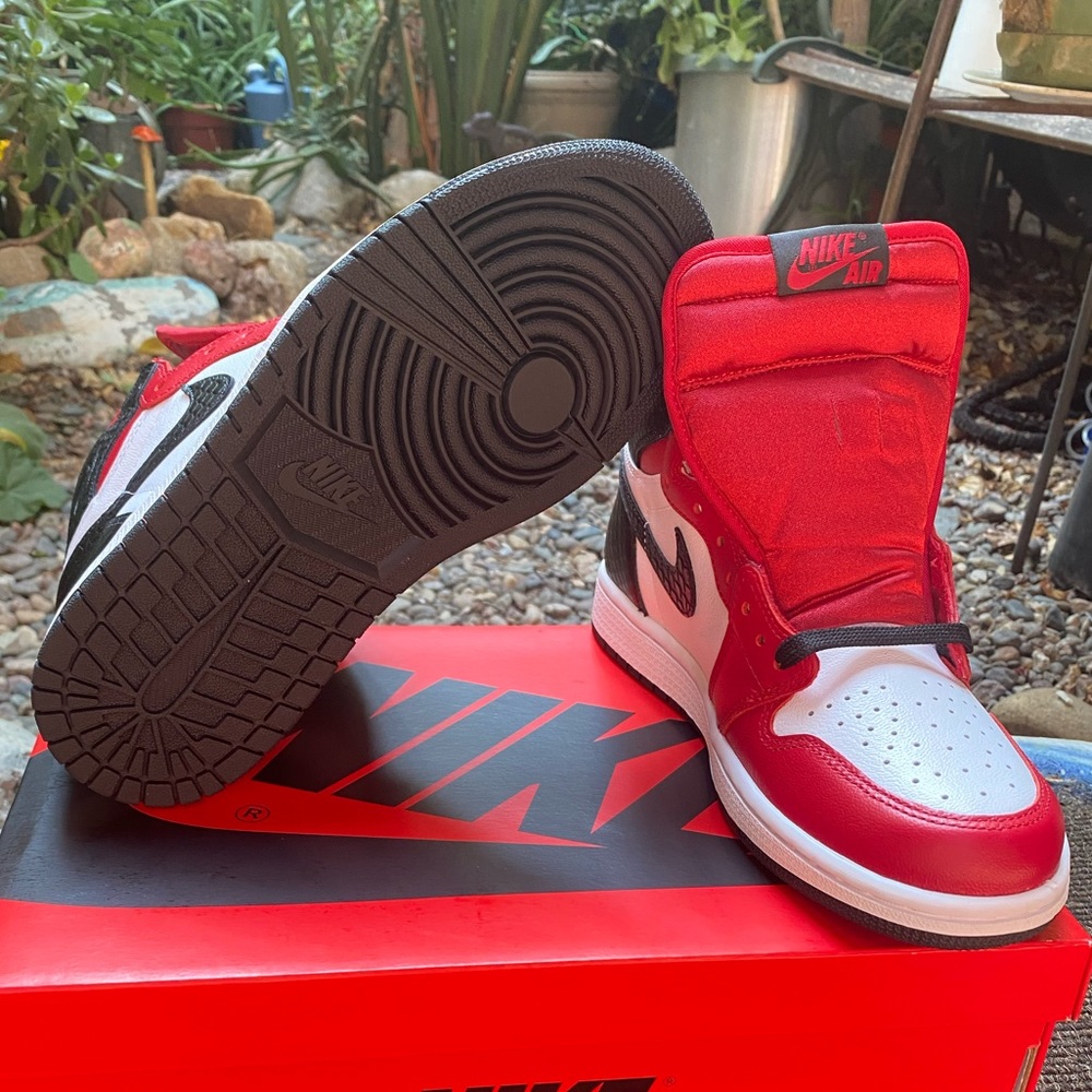 Jordan 1 Satin Snakes
